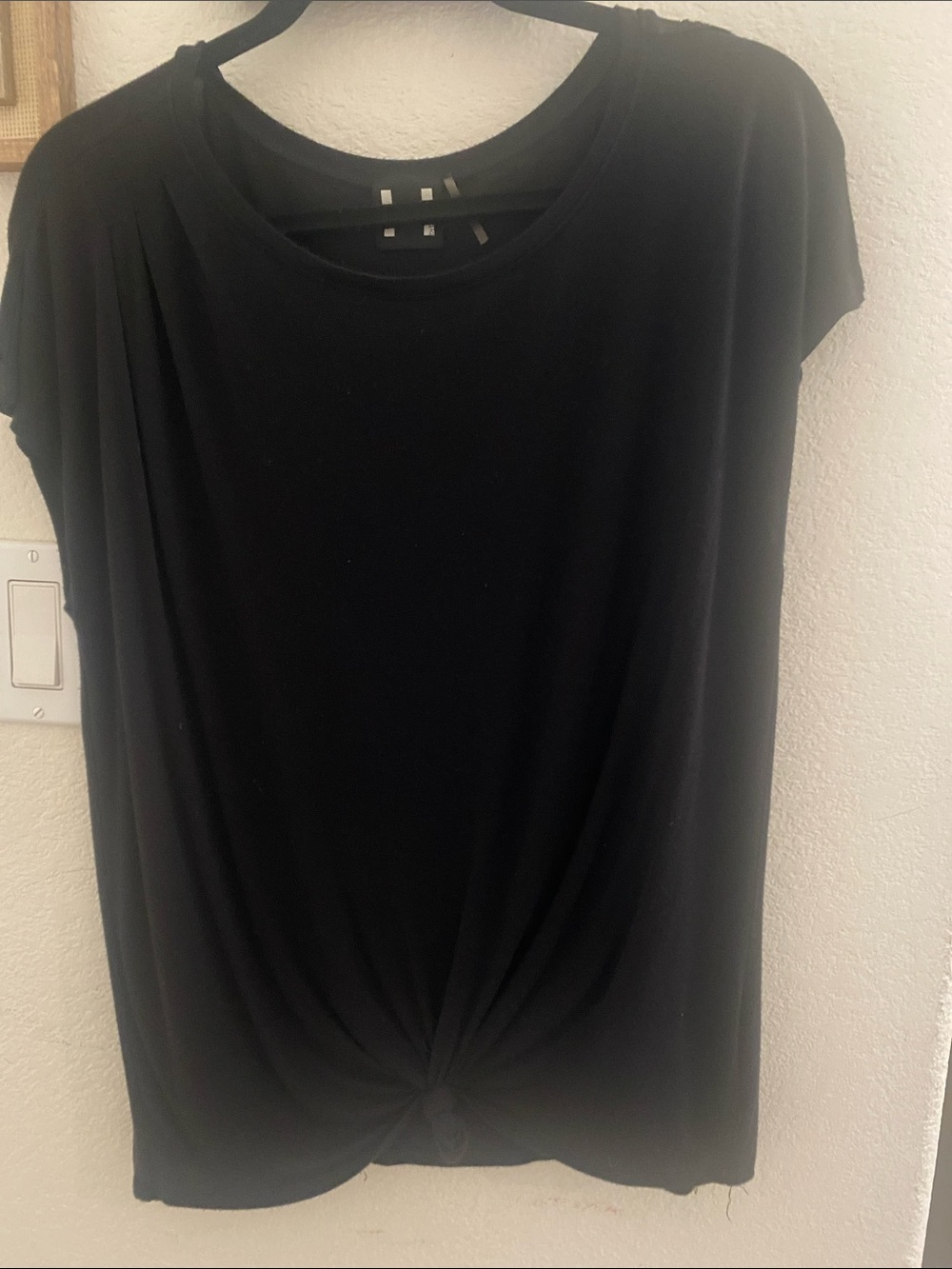 H by bordeaux Black Short-Sleeve Twist-Hem Tee